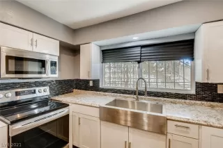 Photo #5: 2271920 Listing