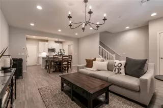 Photo #4: 2272000 Listing