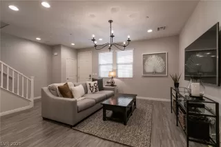 Photo #5: 2272000 Listing