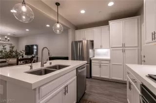 Photo #6: 2272000 Listing