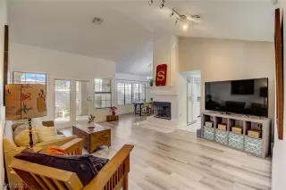 Photo #6: 2272039 Listing