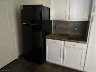 Photo #5: 2272057 Listing