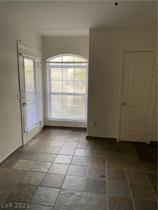 Photo #6: 2272057 Listing