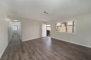 Photo #4: 2272097 Listing