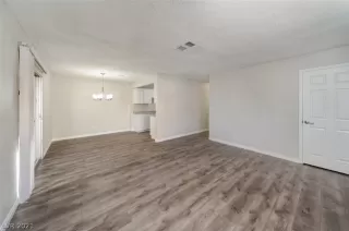 Photo #5: 2272097 Listing