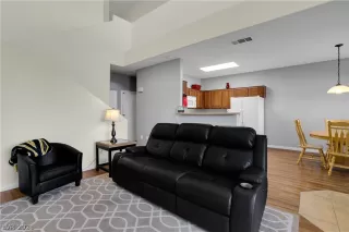 Photo #5: 2272116 Listing