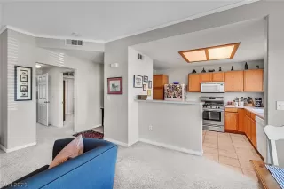 Photo #6: 2272190 Listing