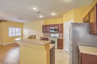 Photo #6: 2272238 Listing