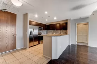 Photo #4: 2272326 Listing