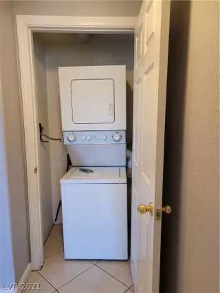 Photo #5: 2272401 Listing 