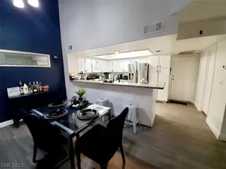 Photo #4: 2272502 Listing