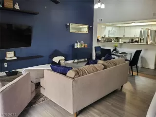 Photo #5: 2272502 Listing