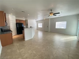 Photo #3: 2272592 Listing
