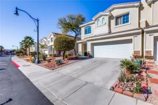 Photo #1: 2272637 Listing