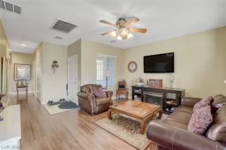 Photo #4: 2272688 Listing