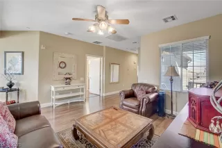 Photo #5: 2272688 Listing