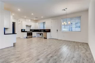 Photo #2: 2272697 Listing