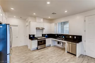 Photo #3: 2272697 Listing