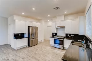 Photo #4: 2272697 Listing