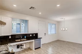 Photo #5: 2272697 Listing