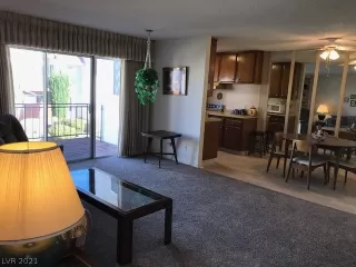 Photo #4: 2272708 Listing