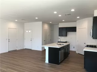 Photo #4: 2272727 Listing 