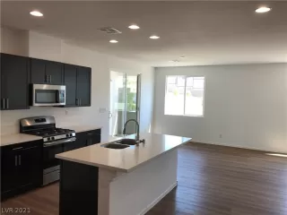 Photo #5: 2272727 Listing 