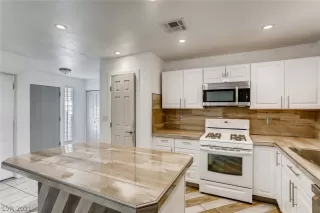 Photo #3: 2272747 Listing