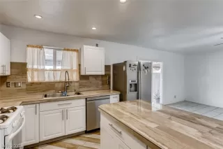 Photo #5: 2272747 Listing