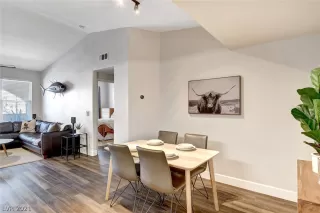 Photo #4: 2272772 Listing