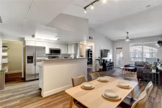 Photo #5: 2272772 Listing