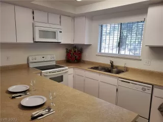 Photo #3: 2272798 Listing 