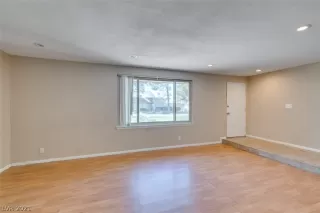 Photo #3: 2272871 Listing