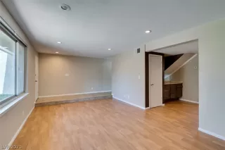 Photo #4: 2272871 Listing