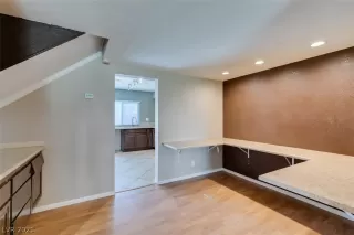 Photo #5: 2272871 Listing