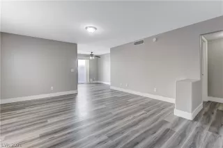 Photo #4: 2272910 Listing