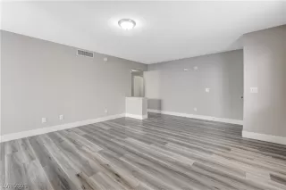 Photo #5: 2272910 Listing