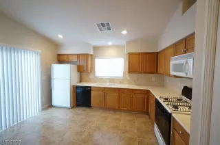 Photo #2: 2272914 Listing