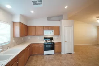 Photo #3: 2272914 Listing