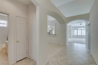 Photo #3: 2272923 Listing