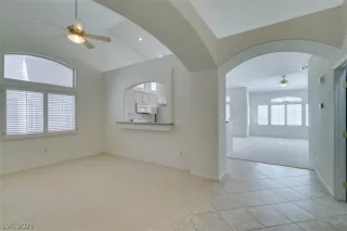 Photo #4: 2272923 Listing