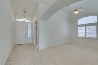 Photo #5: 2272923 Listing