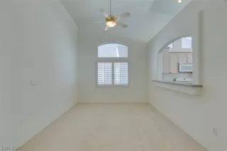 Photo #6: 2272923 Listing