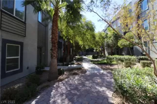 Photo #5: 2272964 Listing