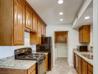 Photo #4: 2272986 Listing