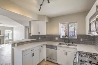 Photo #2: 2273090 Listing