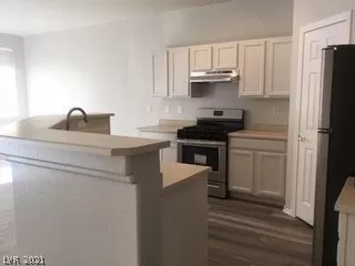 Photo #5: 2273106 Listing 