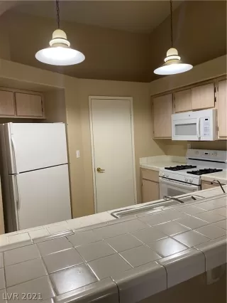 Photo #5: 2273144 Listing 