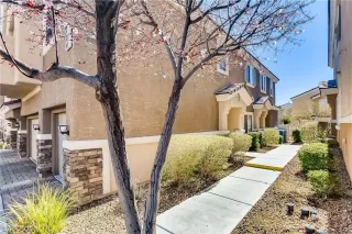 Photo #1: 2273371 Listing