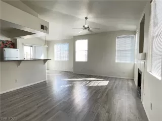 Photo #3: 2273412 Listing